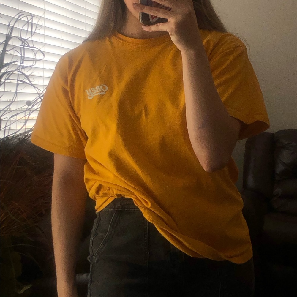 Mustard Obey Tee Men’s Medium oversized fit